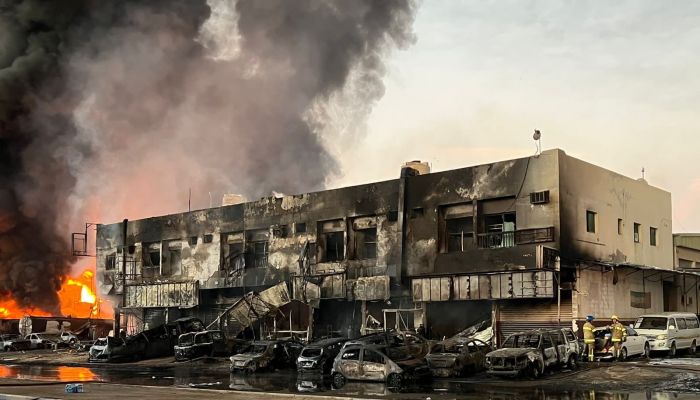 حريق كبير في مصنع للزيوت بإمارة عجمان