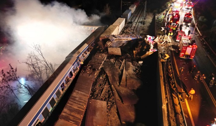 两列火车碰撞后，有29人在希腊丧生，85人受伤