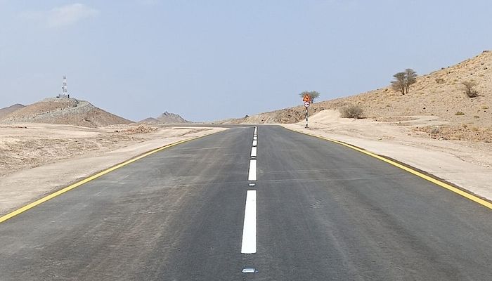 افتتاح مشروع رصف طريق وادي القنوت بالخابورة أمام الحركة المرورية