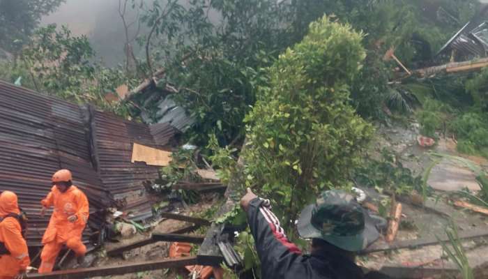 Indonesia landslide: Rescuers search for survivors
