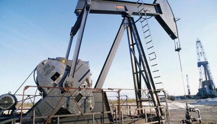 أسعار النفط تواصل خسائرها بسبب انهيار بنك سيليكون فالي