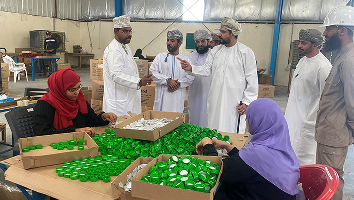 Minister explores investment projects in Nizwa Industrial City