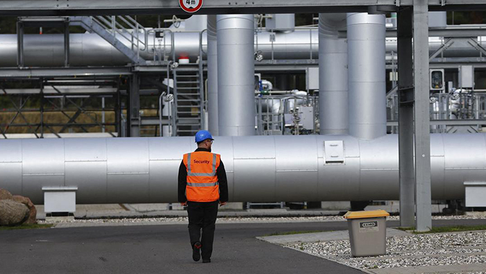 EU muscles into gas market with joint buyers' club