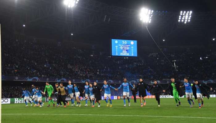 Napoli storm into Champions League quarter-finals
