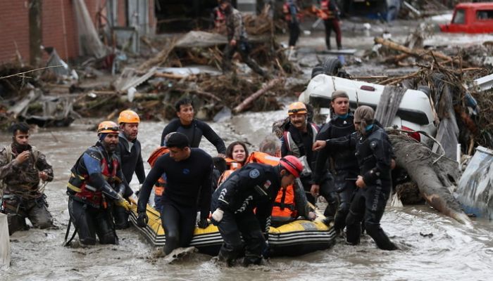 ارتفاع ضحايا السيول والفيضانات جنوب تركيا إلى 14 شخصا