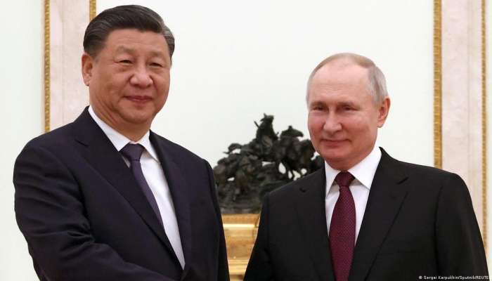 Xi Jinping and Putin hail 'close ties' in Moscow talks