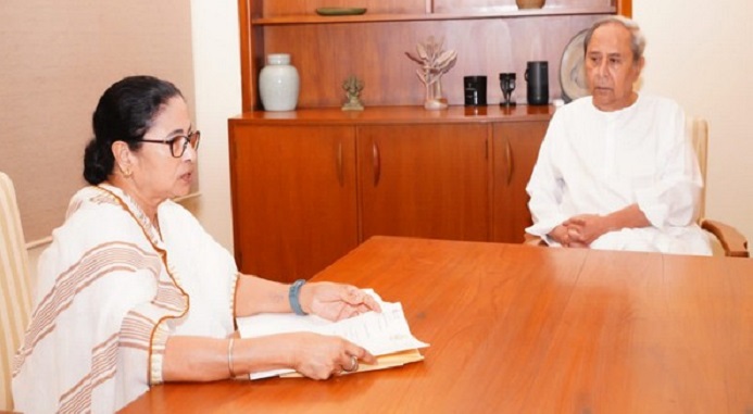 India's West Bengal state  CM Mamata Banerjee meets Naveen Patnaik, calls to strengthen India's federal structure