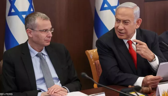 من هو الوزير الذي فجّر الأزمة في إسرائيل؟