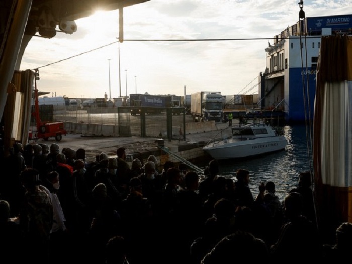 Pakistani migrants among 190 saved by rescue ship in Italy