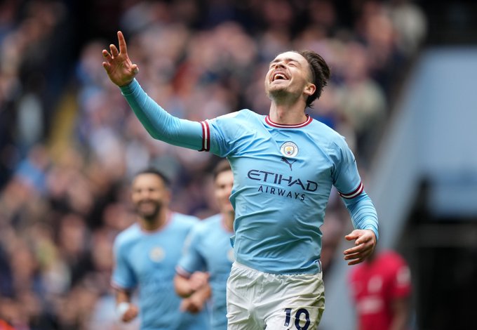Manchester City rout Liverpool 4-1 to stay in title hunt