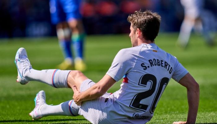 نادي برشلونة يفتقد جهود لاعبه سيرجي روبرتو بسبب الإصابة