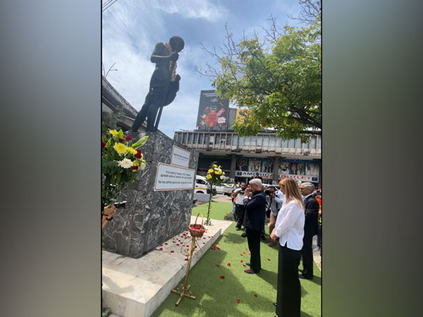 India's Jaishankar pays homage to Mahatma Gandhi in Panama City