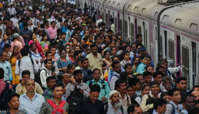 الهند تتجاوز الصين لتصبح الأكثر عددا في السكان بالعالم