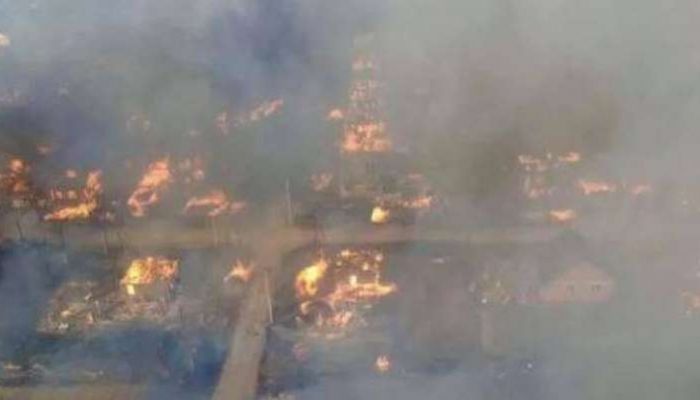 حريق يدمر قرية بجبال الأورال الروسية ويودي بحياة شخص