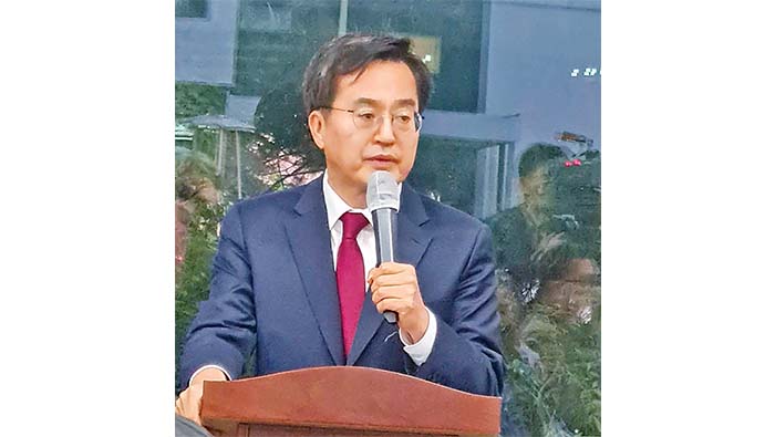 한국은 오만과의 무역 관계를 확대하기를 원한다고 한국 고위 관리가 말했습니다.