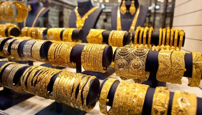 أسعار الذهب تتراجع متأثرة بقوة الدولار
