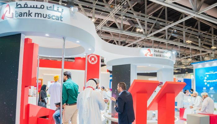 بنك مسقط يستعرض خدماته المصرفية الرقمية للأفراد والشركات في معرض كومكس