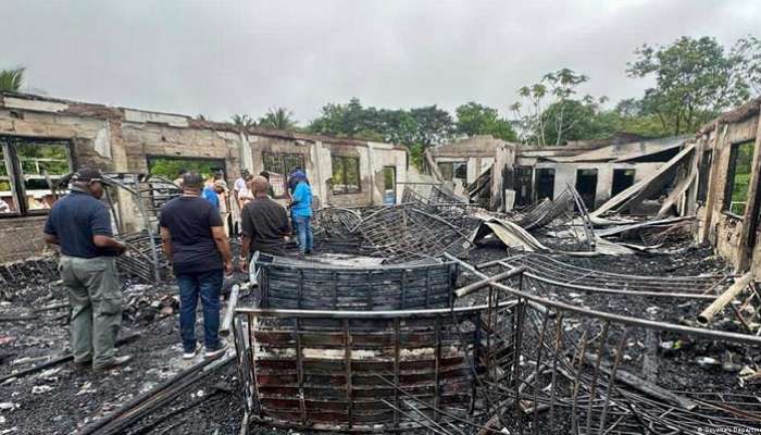 Guyana: Pupil lit deadly school fire over confiscated phone