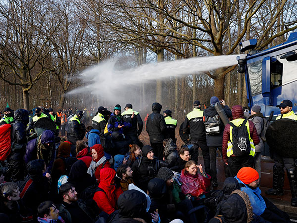 Over 1,500 climate activists arrested in the Netherlands