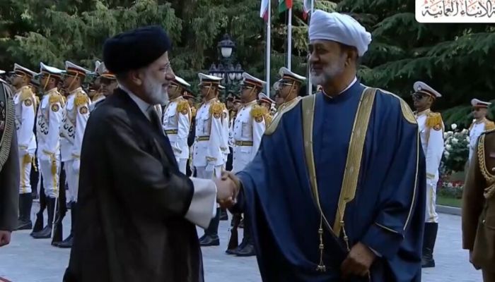 جلالة السلطان والرئيس الإيراني يعقدان جلسة مباحثات