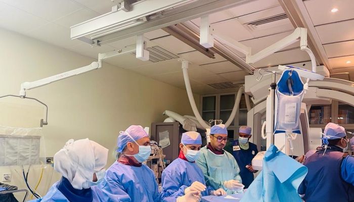 مستشفى جامعة السُّلطان قابوس ينجح في إجراء عملية باستخدام تقنية حديثة