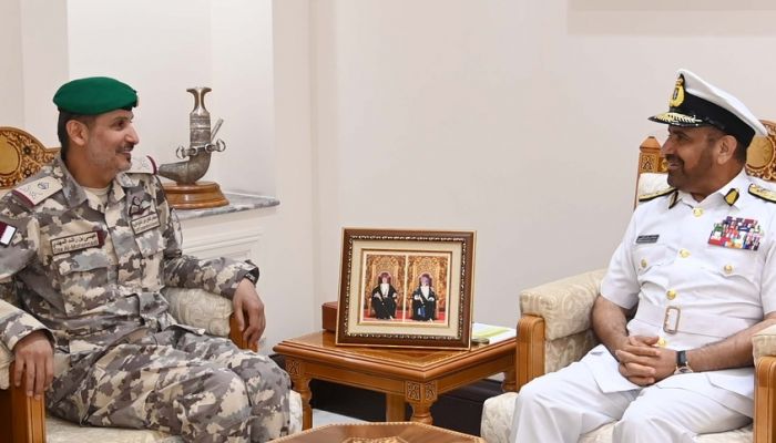 رئيس أركان قوات السلطان المسلحة يستقبل الأمين المساعد للشؤون العسكرية بمجلس التعاون