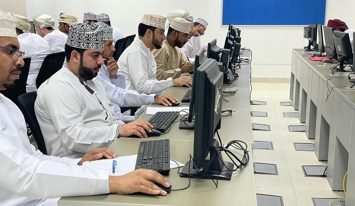 Labour Ministry conducts tests for Omani job seekers in Al Dhahirah