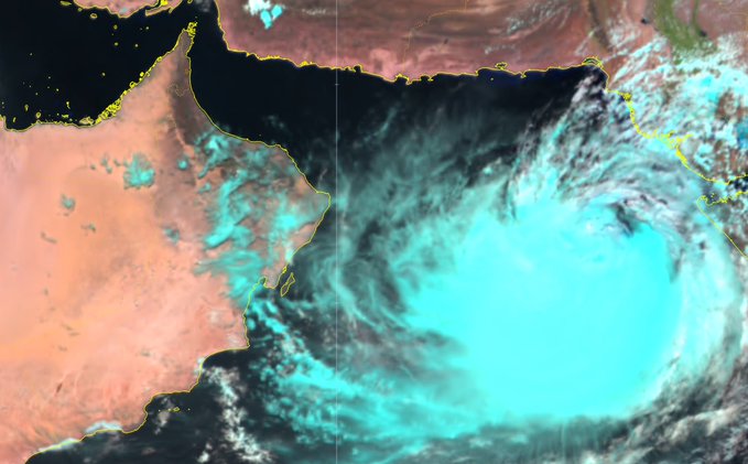 إعصار (بيبارجوي) يتقرب من السواحل الهندية الباكستانية..وفرص لهطول أمطار على سلطنة عمان