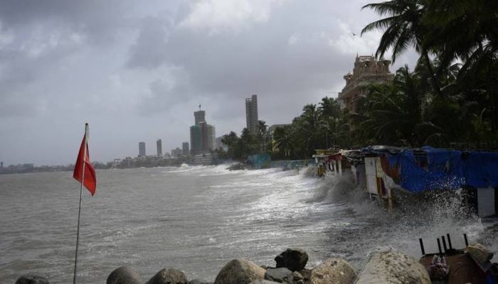 إجلاء 75 ألف شخص من المناطق الساحلية في الهند مع اقتراب إعصار ’بيبارجوي’