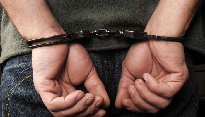 القبض على 4 أشخاص بتهمة  التخريب وسرقة مبالغ مالية