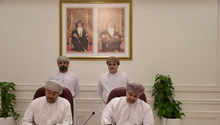 التوقيع على اتفاقية إسناد مشروع واحة البريمي  ’داون تاون البريمي’