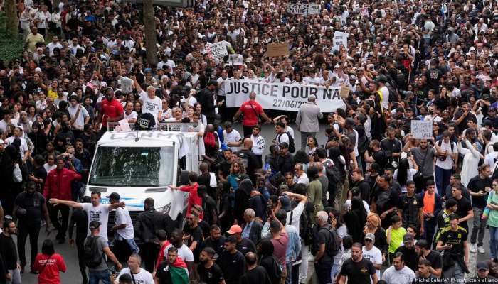 France violence: 13 buses set on fire in Aubervilliers after teenager shot dead