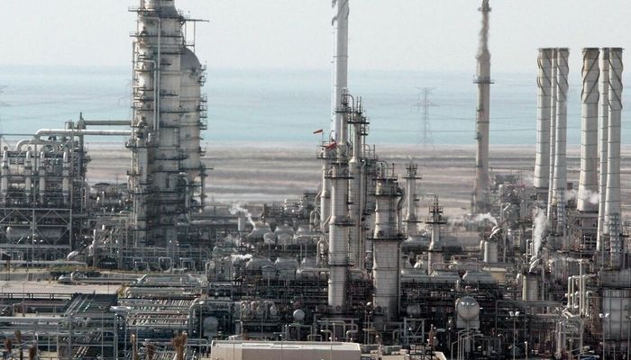 النفط يستقر وسط هاجس قرار السعودية وروسيا