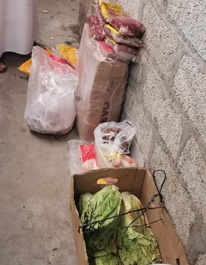 ضبط عمال وافدين يحضرون وجبات غذائية في ظروف مجهولة