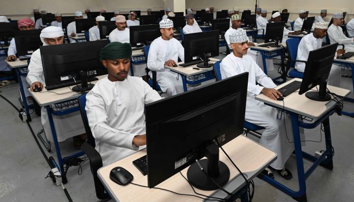 دفعة جديدة من المواطنين يلتحقون بشرطة عمان السلطانية