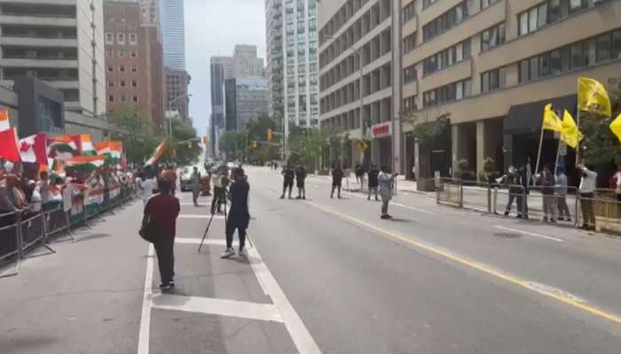 Canada: Indian community waves Tricolour outside consulate countering pro-Khalistani protesters