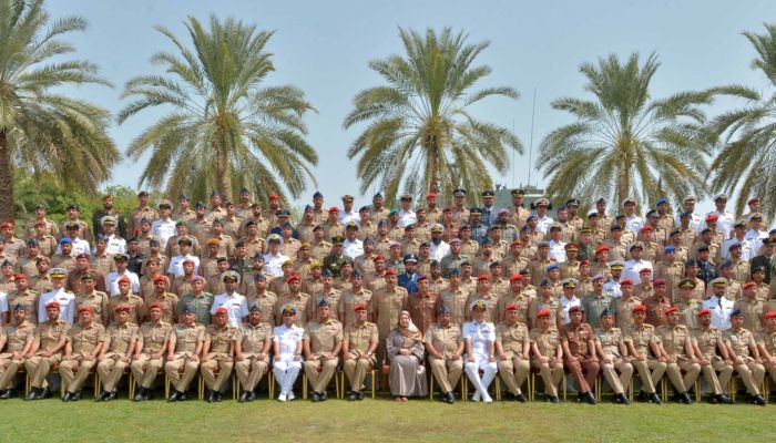 تخريج الدورة الـ36 لكلية القيادة والأركان المشتركة (صور)