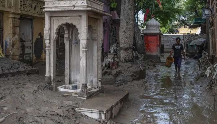 India: Deadly landslide traps several under debris