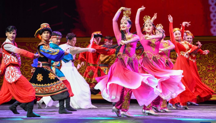 Over 1,000 artists bring classics to Xinjiang dance festival