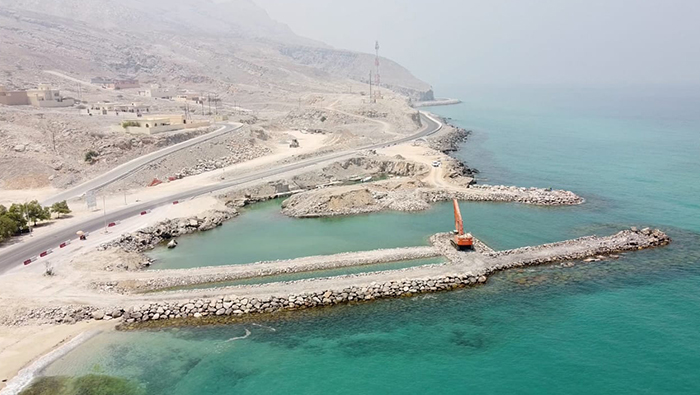 Construction of breakwater project in Bukha wilayat continues