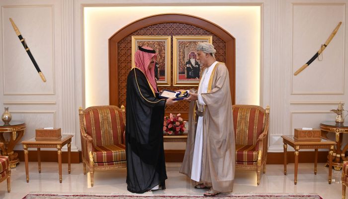 جلالة السلطان يمنح سفير السعودية وسام النعمان من الدرجة الأولى