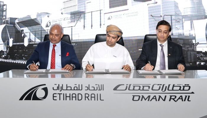 سلطنة عمان تبدأ في تصدير منتجات الحديد إلى الإمارات عبر شبكة سكك حديدية