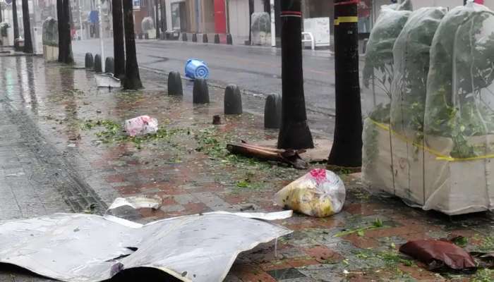 Japan: Typhoon Khanun lashes Okinawa
