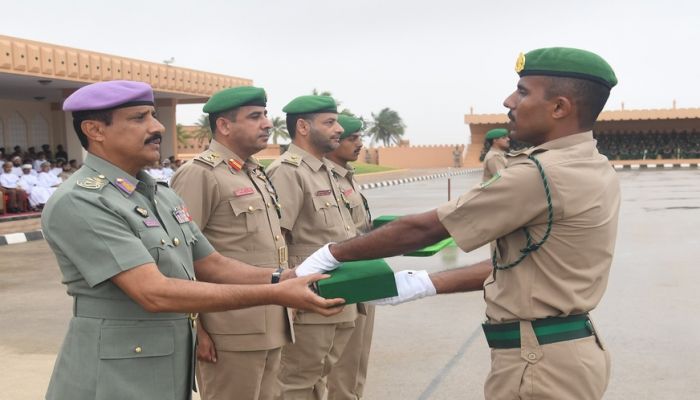 الجيش السلطاني يحتفل بتخريج دفعة جديدة من جنوده بظفار