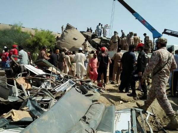 Pakistan: 20 dead, 80 injured after 10 coaches of Hazara Express derail near Sindh