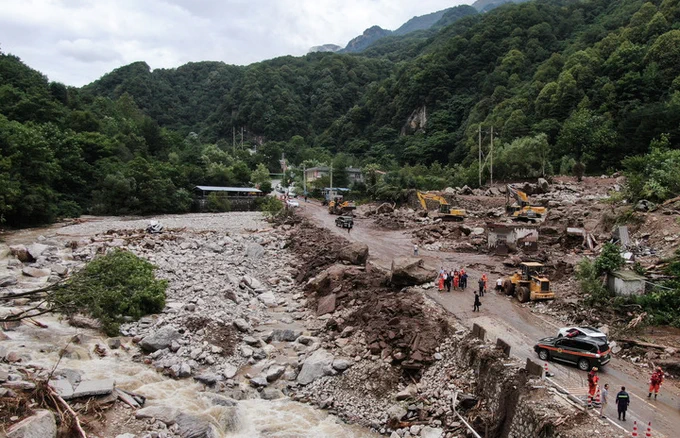 China: 24 people die, 3 others missing after mudslide in Xi'an