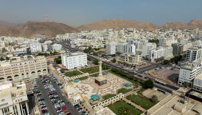 Total outstanding credit extended by conventional and Islamic banks in Oman reaches RO 30.3 billion