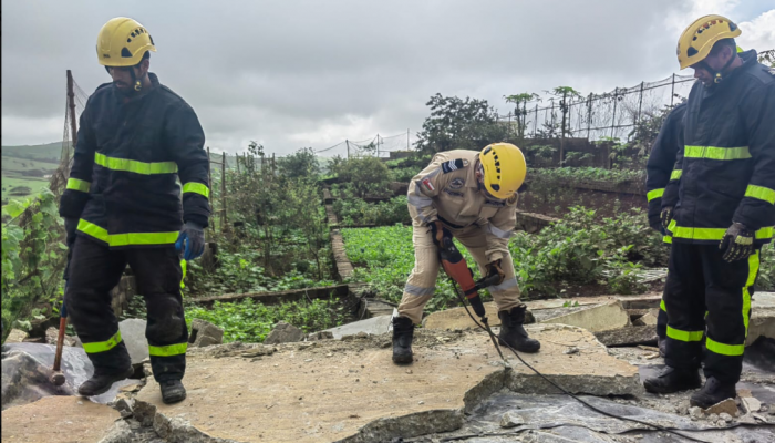 انهيار غرفة قديمة على عامل بمرباط.. وفرق الإنقاذ تعلن وفاته