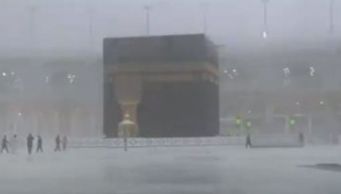 مكة المكرمة تشهد أمطار غير مسبوقة وعواصف رعدية (صور وفيديو)