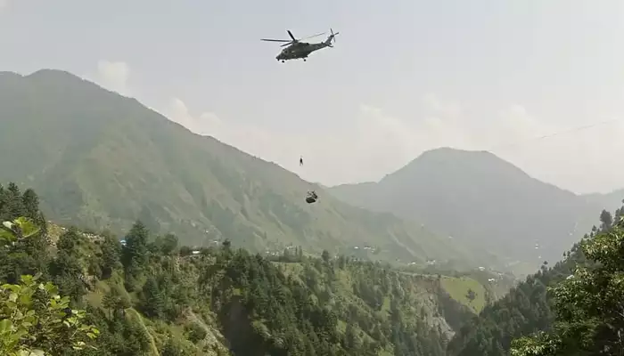 Pakistan: All 8 rescued from cable car hanging over ravine